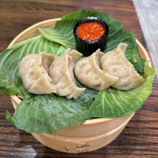 CHICKEN MOMOS
